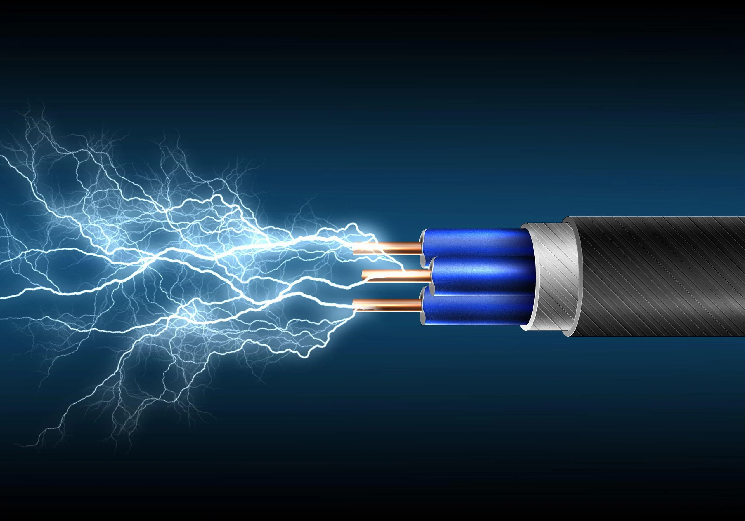 Câble électrique sectionné projetant des éclairs bleus intenses à partir de ses fils de cuivre.